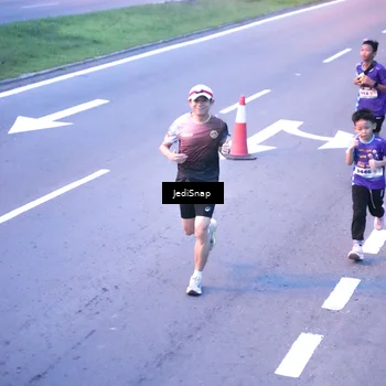 Runner Photo 8234518