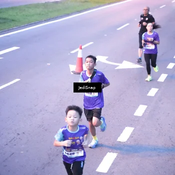 Runner Photo 8234547