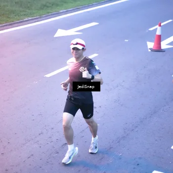 Runner Photo 8234568