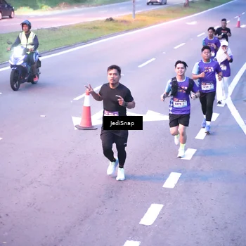 Runner Photo 8234647