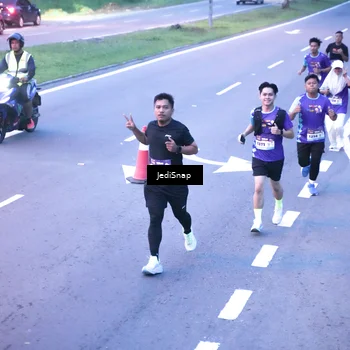 Runner Photo 8234650