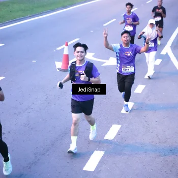 Runner Photo 8234682