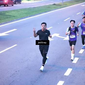 Runner Photo 8234698