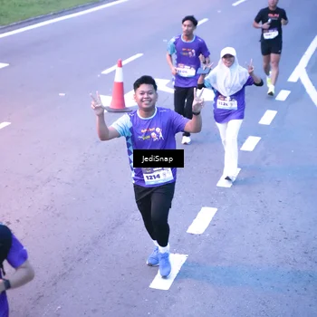 Runner Photo 8234725