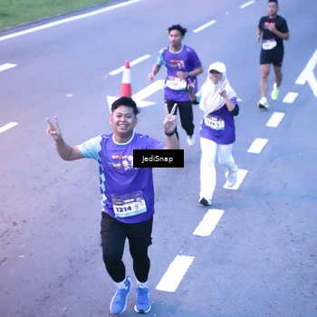 Runner Photo 8234743