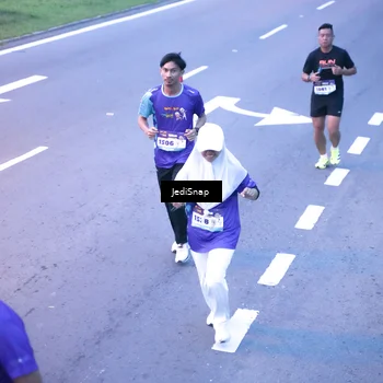Runner Photo 8234752