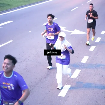 Runner Photo 8234761