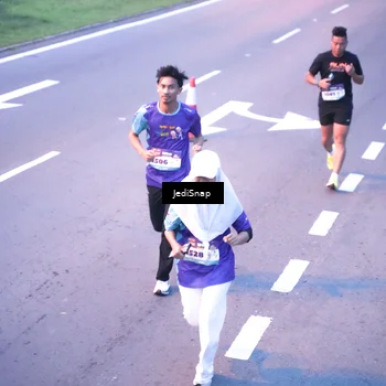 Runner Photo 8234785