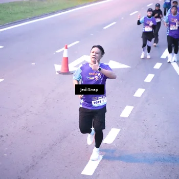 Runner Photo 8234853