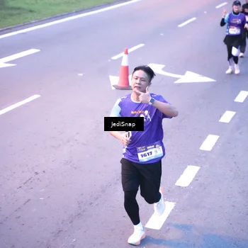 Runner Photo 8234875