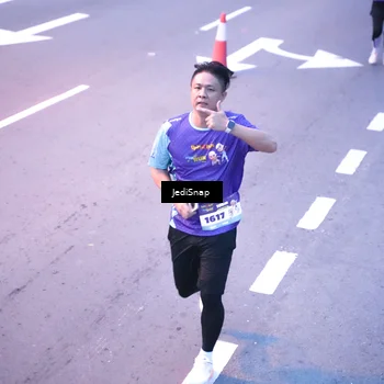 Runner Photo 8234889