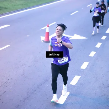 Runner Photo 8234890