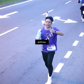 Runner Photo 8234922