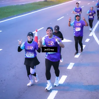 Runner Photo 8234956