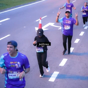 Runner Photo 8235003
