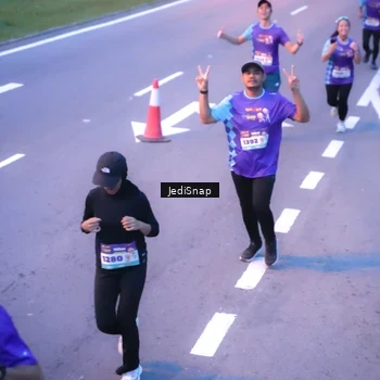 Runner Photo 8235026