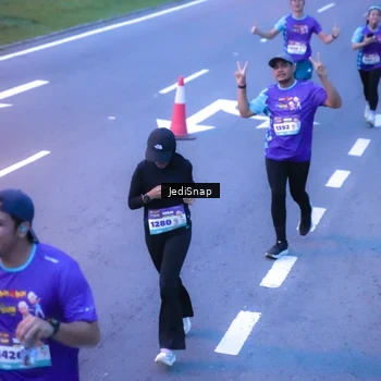 Runner Photo 8235033