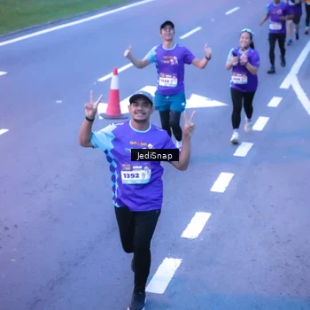 Runner Photo 8235049
