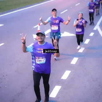 Runner Photo 8235057