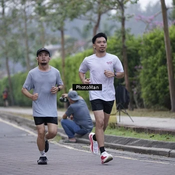 Runner Photo 8235059