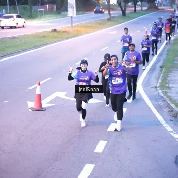 Runner Photo 8235062