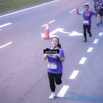 Runner Photo 8235103