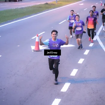 Runner Photo 8235221