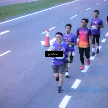 Runner Photo 8235225