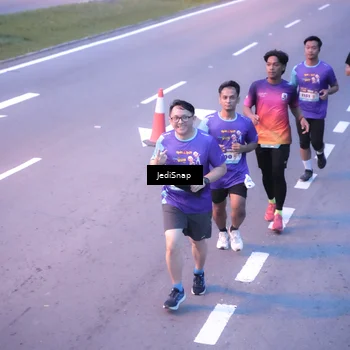 Runner Photo 8235255