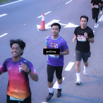 Runner Photo 8235313