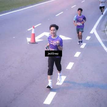 Runner Photo 8235399