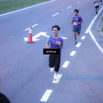 Runner Photo 8235400