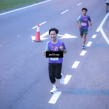 Runner Photo 8235441