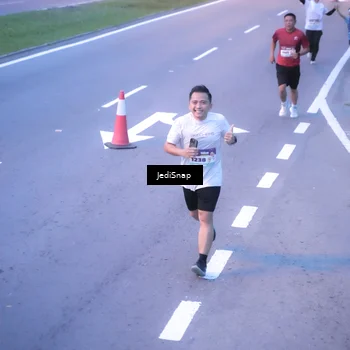Runner Photo 8235521