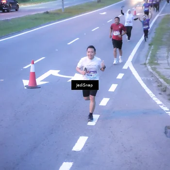 Runner Photo 8235549