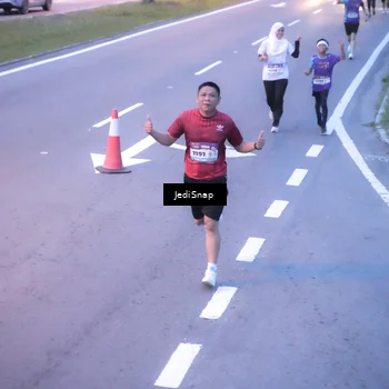 Runner Photo 8235576