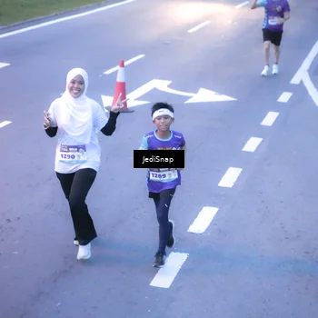 Runner Photo 8235692