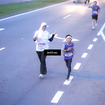 Runner Photo 8235714