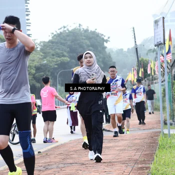 Runner Photo 8235771