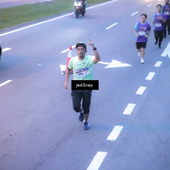 Runner Photo 8235796