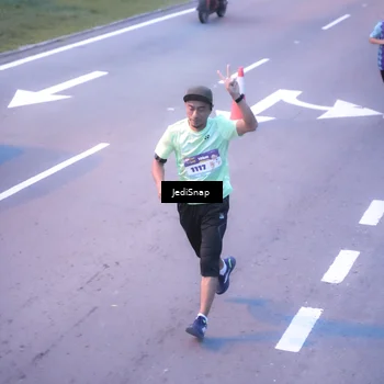 Runner Photo 8235817