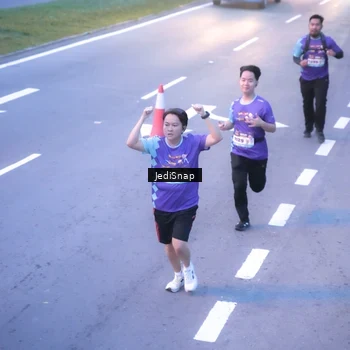 Runner Photo 8235877