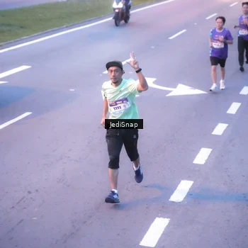 Runner Photo 8235885