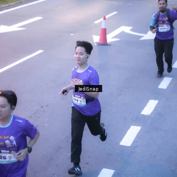 Runner Photo 8235900