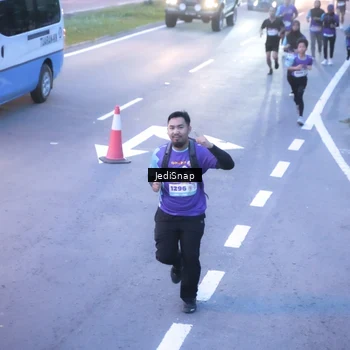 Runner Photo 8235920
