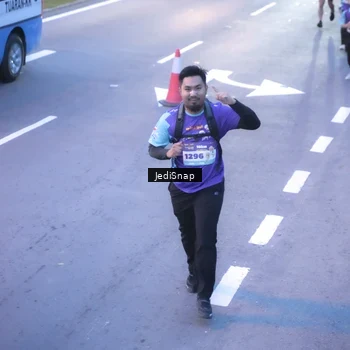 Runner Photo 8235950