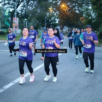 Runner Photo 8236001