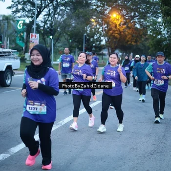 Runner Photo 8236005
