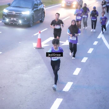 Runner Photo 8236008