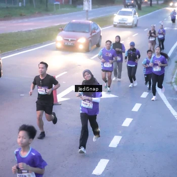 Runner Photo 8236033